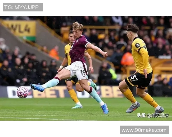 西汉姆联迎战哈德斯菲尔德全力争胜展现英超风采