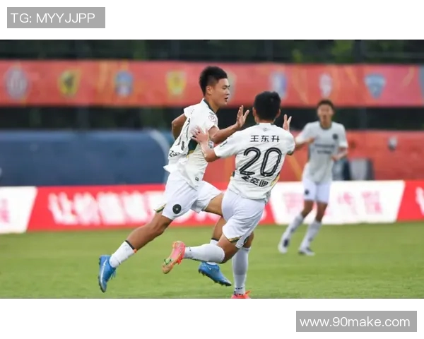 成都排球队以74分领跑总决赛积分榜展现强劲实力与团队合作精神